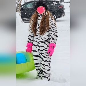 NEW SNBOCON Waterproof One Piece Snowsuit for Girls. Size 9-10 & Pink Gloves